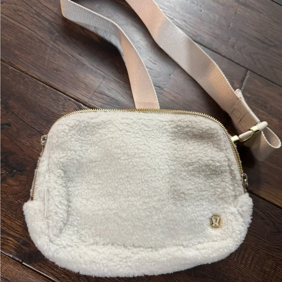 lululemon athletica Cream Crossbody Belt Bag - Picture 13 of 16